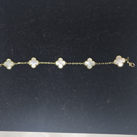Elegant Gold and White Mother Of Pearl Clover Bracelet - Picture 3 of 4